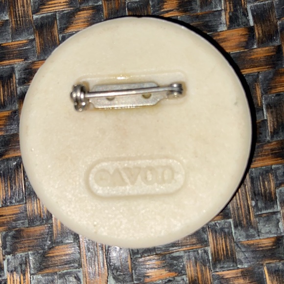 Vintage Avon “Spring Blossoms” Porcelain Brooch - Picture 4 of 5